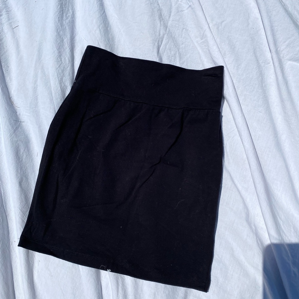 Black bodycon skirt